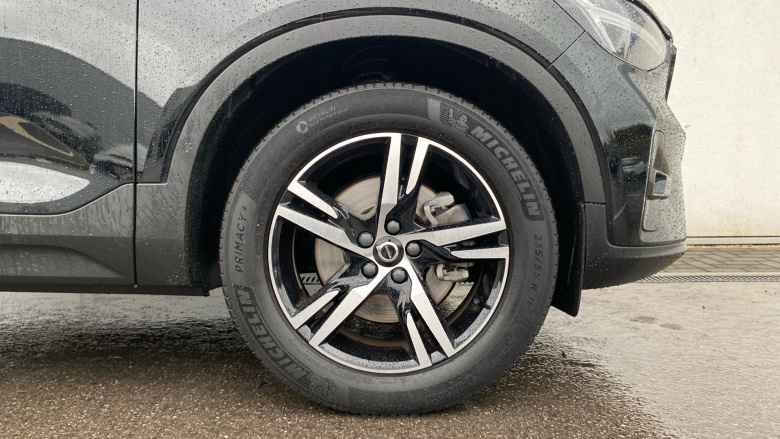 Volvo XC40 2.0 B3P Plus Dark 5dr Auto Petrol Estate